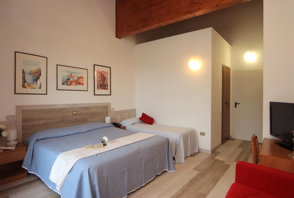 Hotel Colomber Gardone Riviera Exteriér fotografie